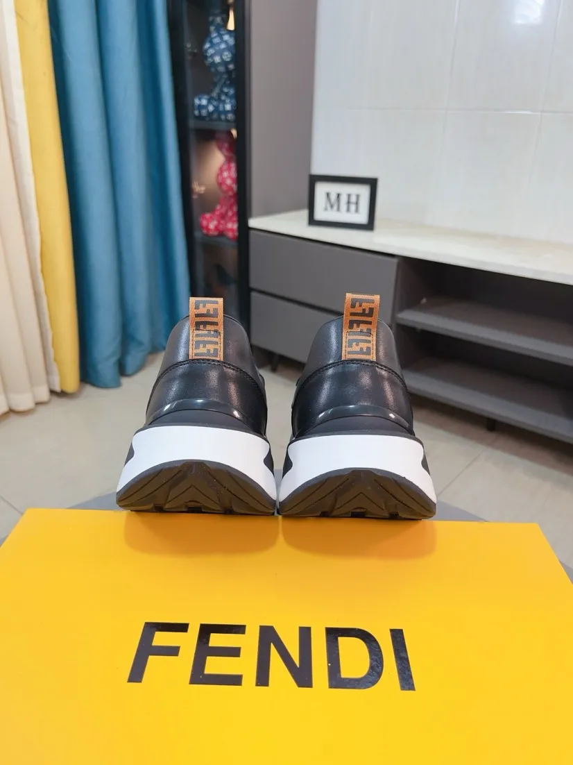 Factory price 458🌹🌹[fendi] Fendi classic and comfortable men, this complex sneaker is made of soft calfskin➕genuine leather lining➕original ultra-light rubber material rough outsole. This unique light and thin style is suitable for the casual and exquisite sensibility of this season. It is comfortable and natural on the feet. It is an everyday style for casual travel in autumn and winter! 38/44